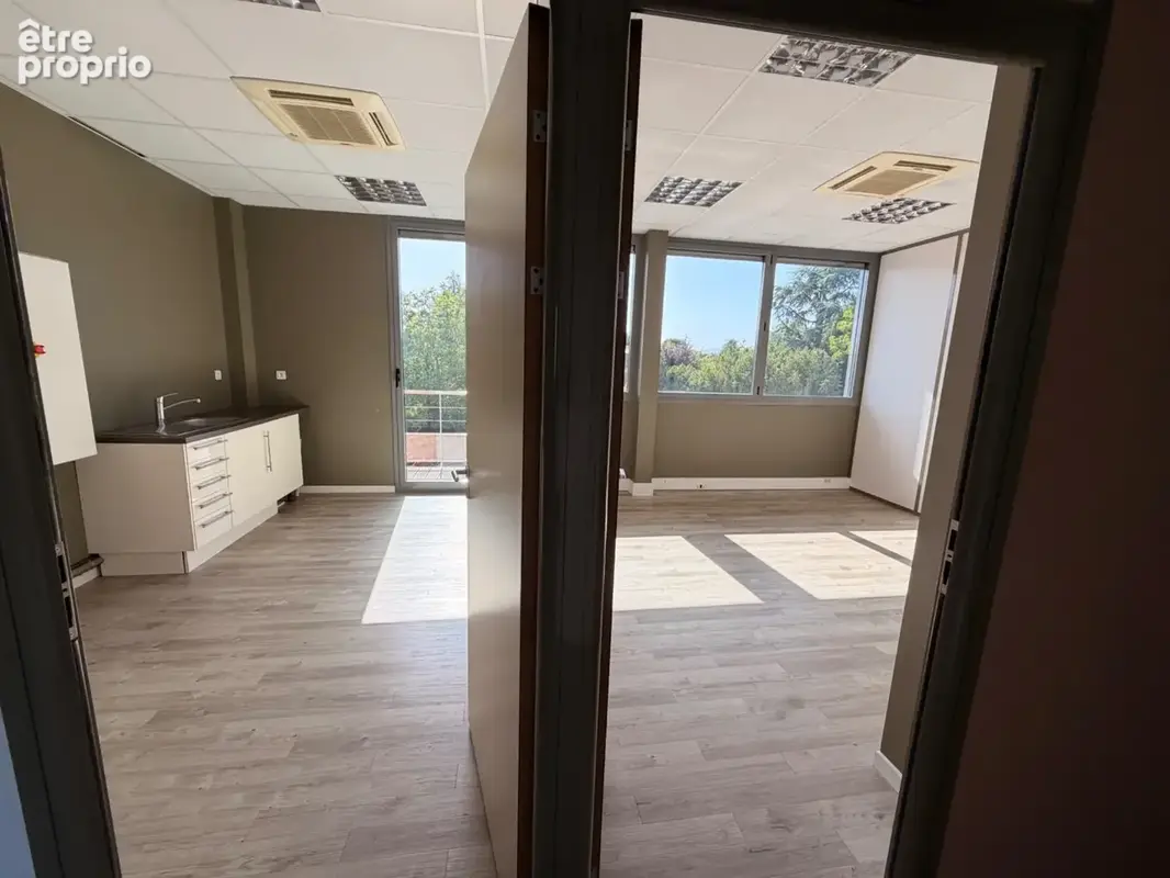 Plateau de bureaux à vendre SAINTE FOY LES LYON (69), bureaux d'une surface de 190 m² (partie privative) et 20 m² de parties com - photo 13