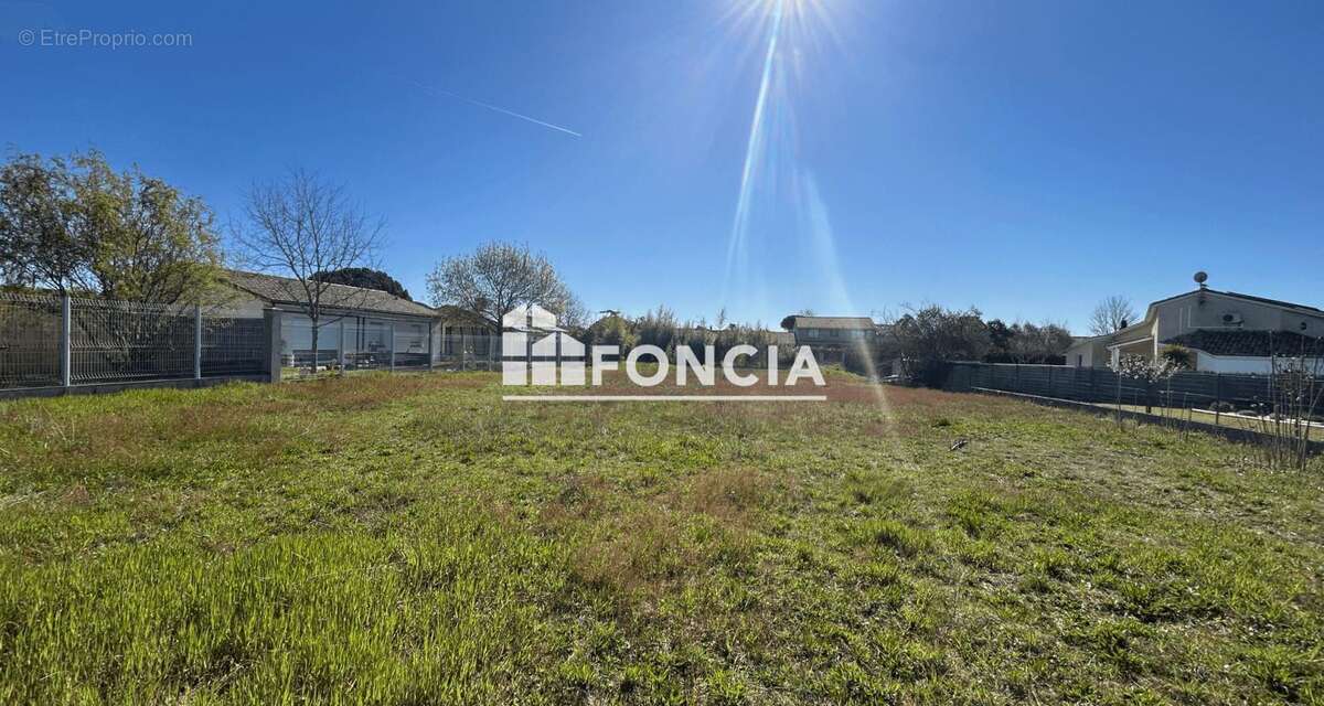 Terrain à LAUNAGUET