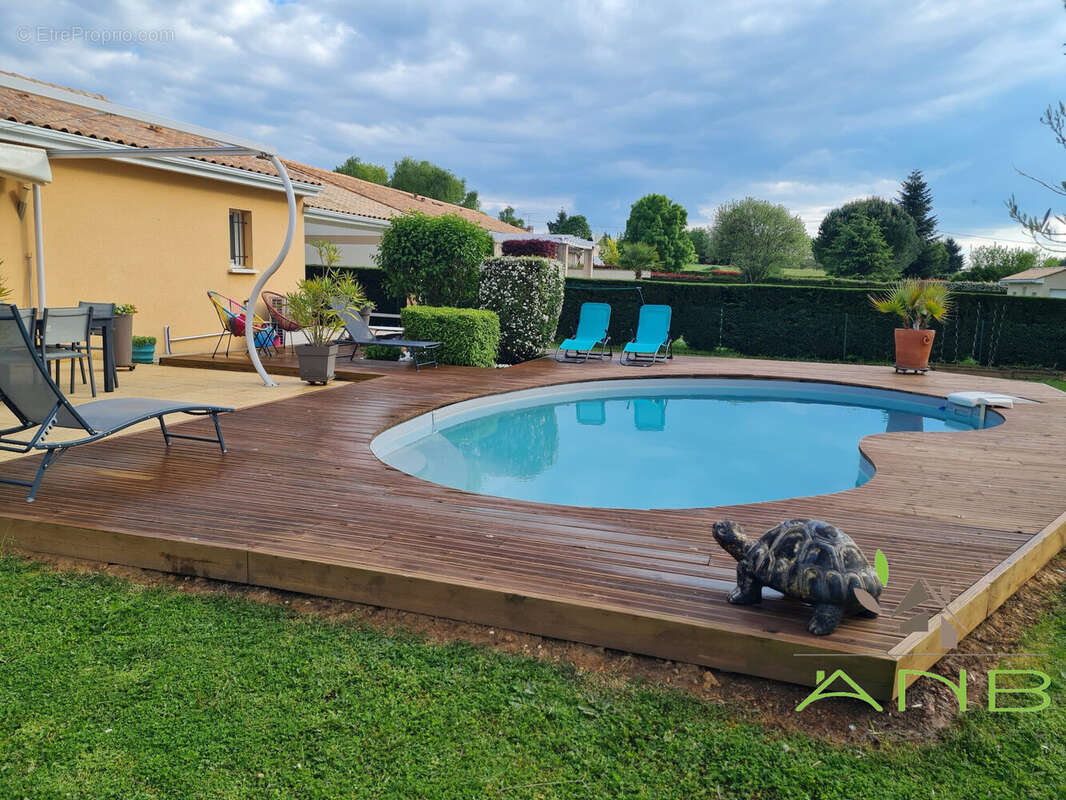 Maison à MARILLAC-LE-FRANC