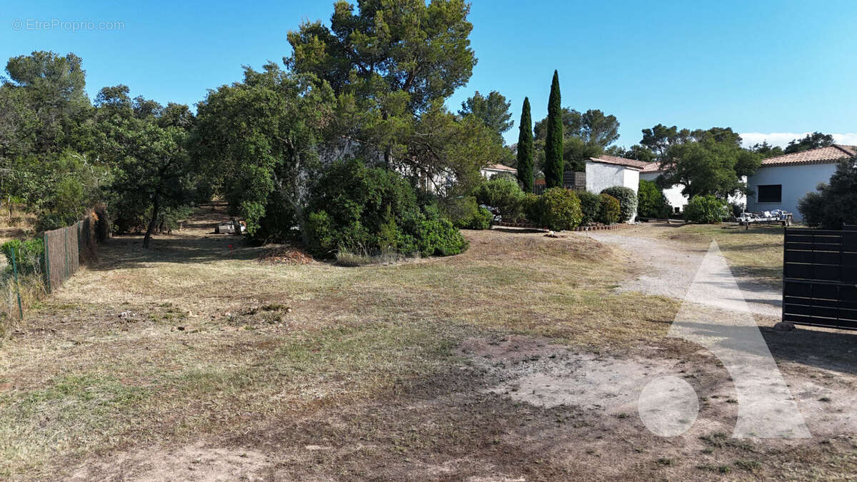 Terrain à LE CANNET-DES-MAURES