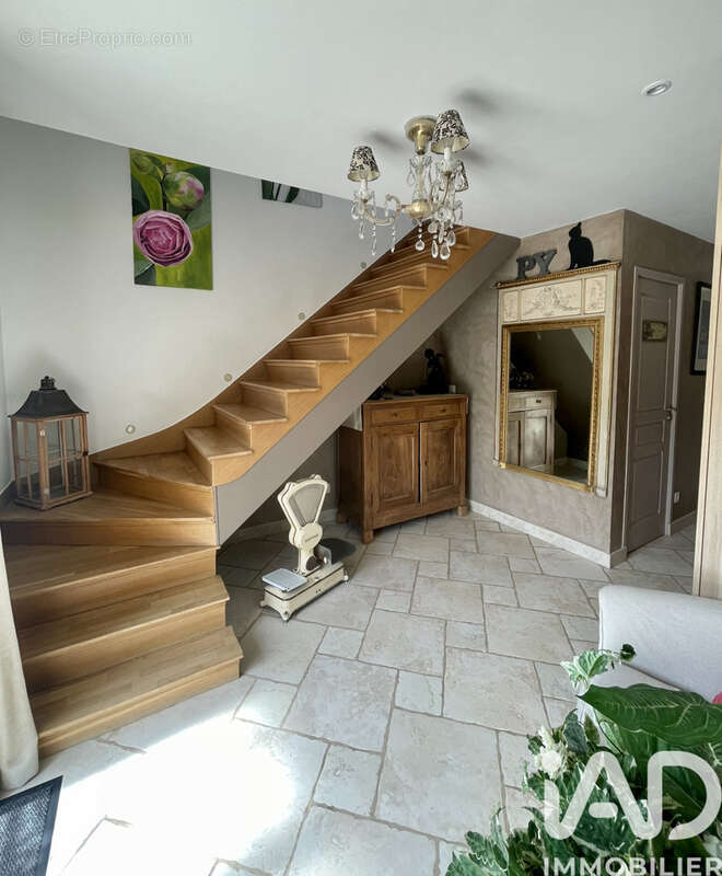 Maison 170 m² à Armeau  - photo 2