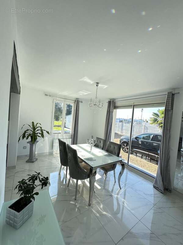 Salle à manger - Maison à ARNAGE