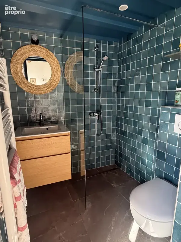 Jolie maisonnette avec cour pavée à 2 pas des commerces de St Sauveur. - photo 7