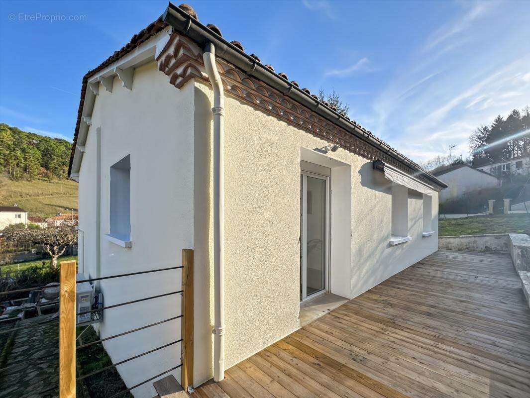 Maison à NOTRE-DAME-DE-SANILHAC