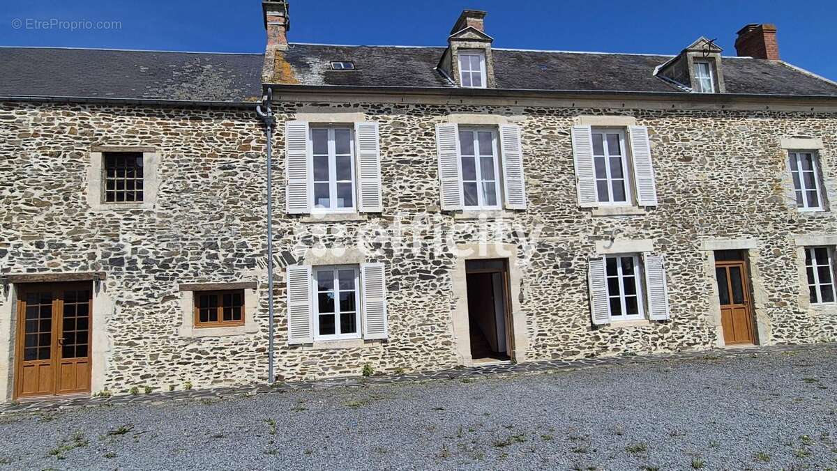 Maison à LE MOLAY-LITTRY