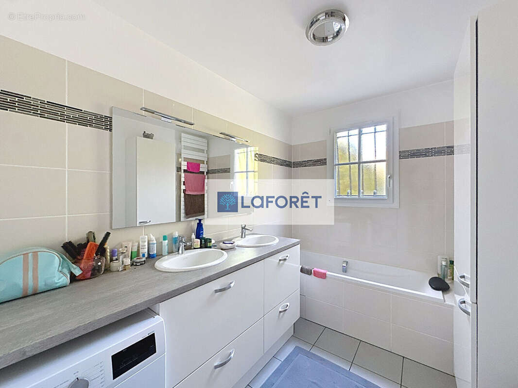 Maison à SARTROUVILLE