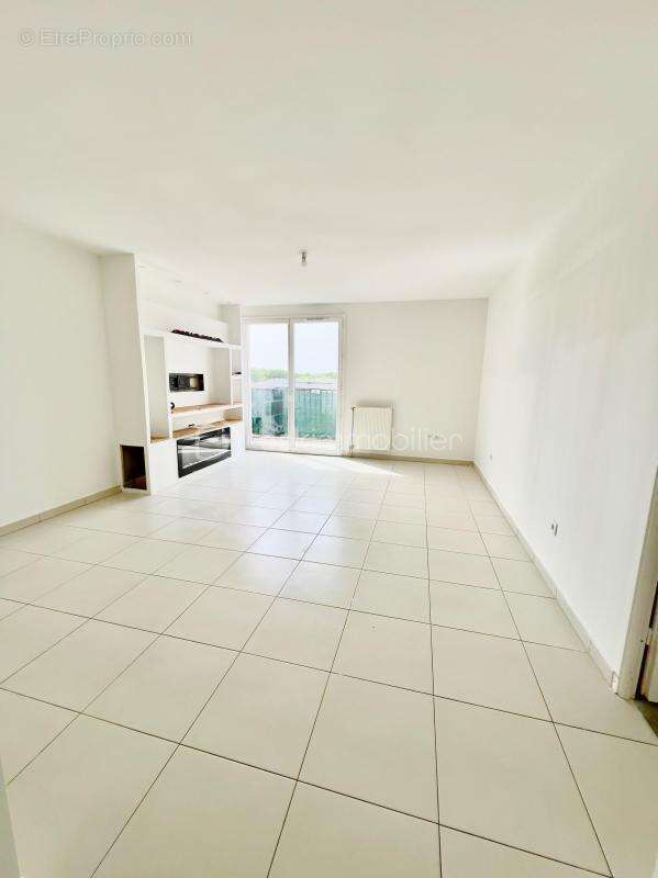 Appartement à FLEURY-MEROGIS