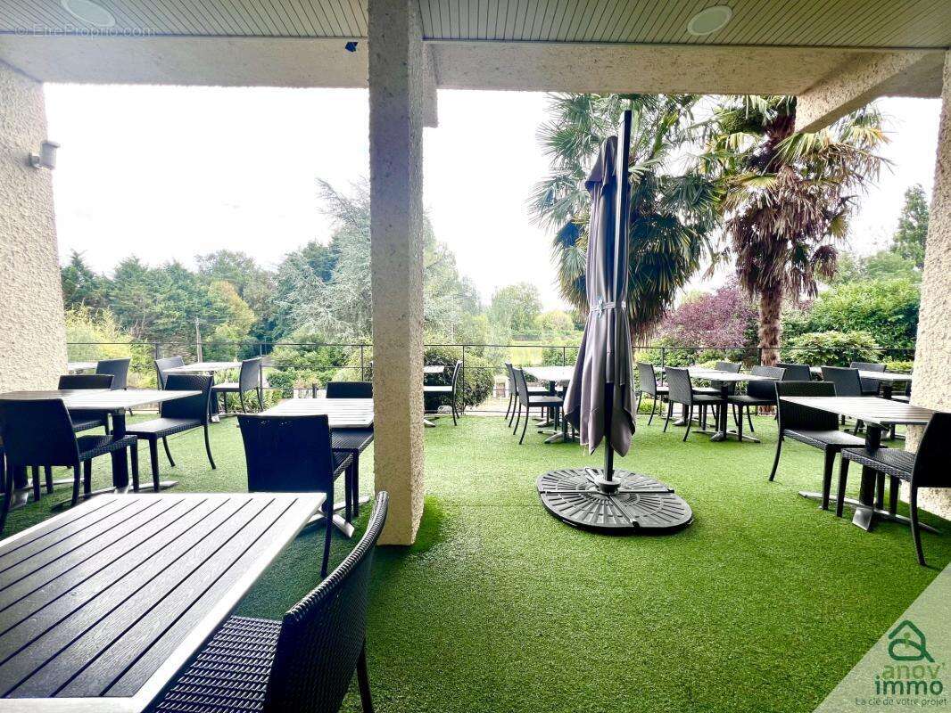 Commerce à NIEUIL-L'ESPOIR