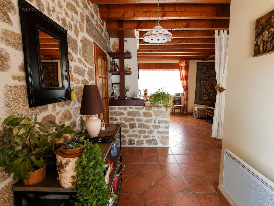 Maison 154 m² à Saint-Chabrais  - photo 6