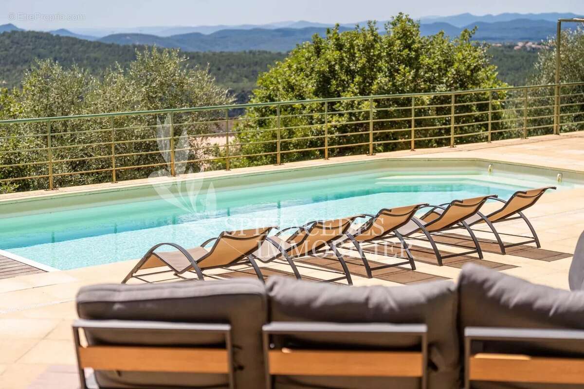 Maison à SAINT-CEZAIRE-SUR-SIAGNE