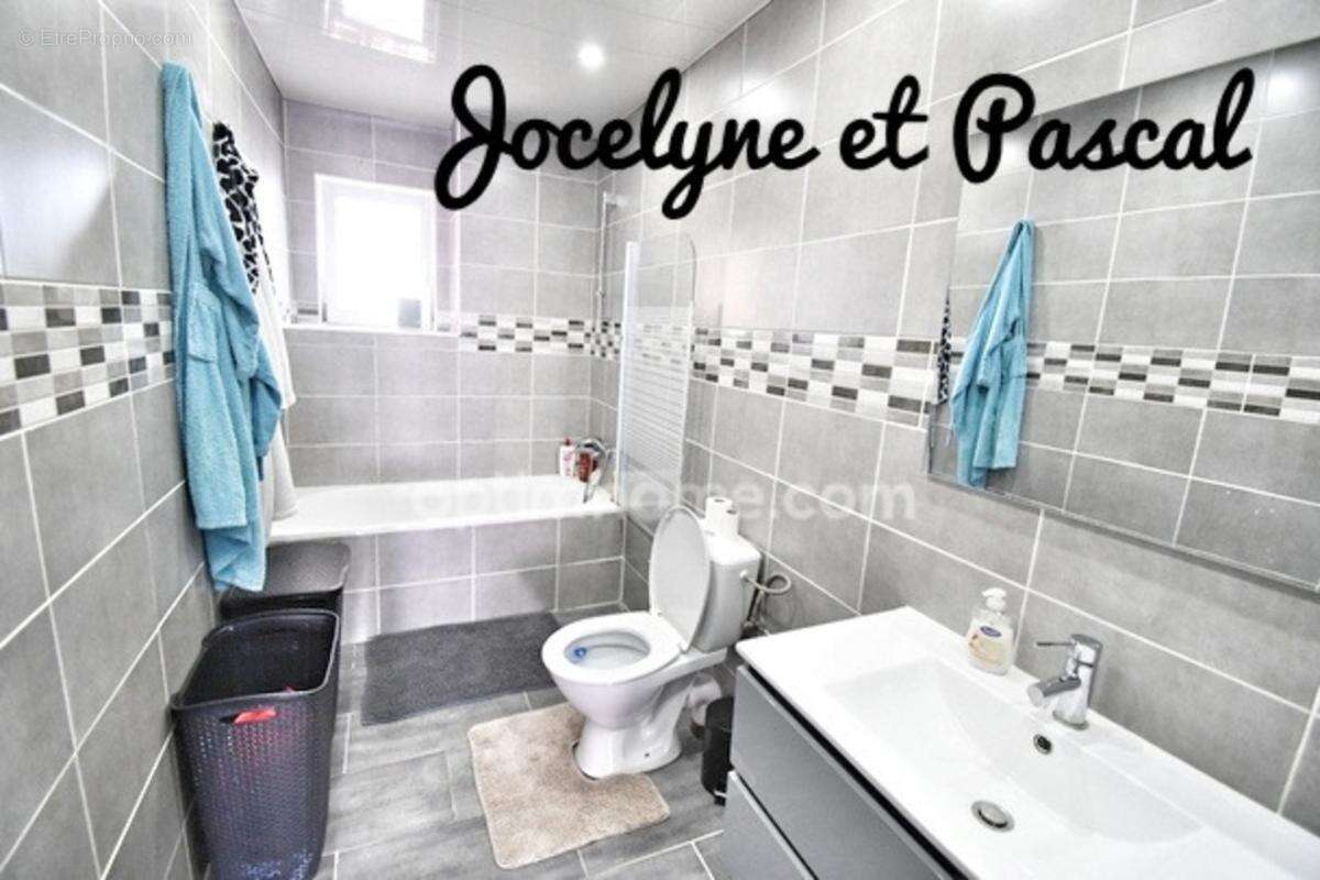 Immeuble complet - 3 appartements - places parking - photo 2