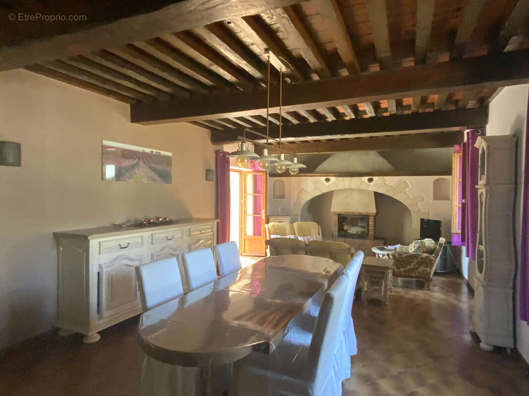 Exclusif,dans un village recherché, maison en pierre avec appartement indépendant sur un terrain de 2167 m2 et - photo 8
