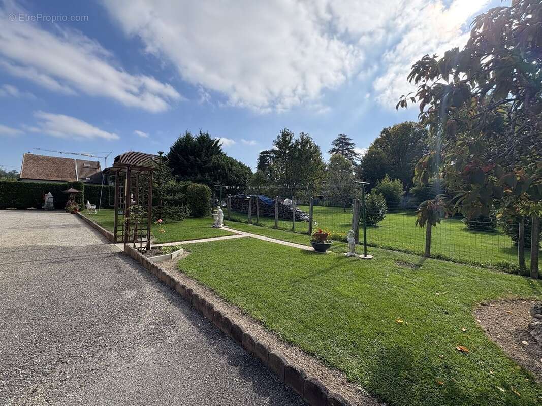 Maison à SAINT-DIDIER-DE-LA-TOUR