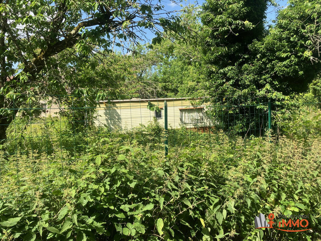 Terrain à SOUGERES-EN-PUISAYE