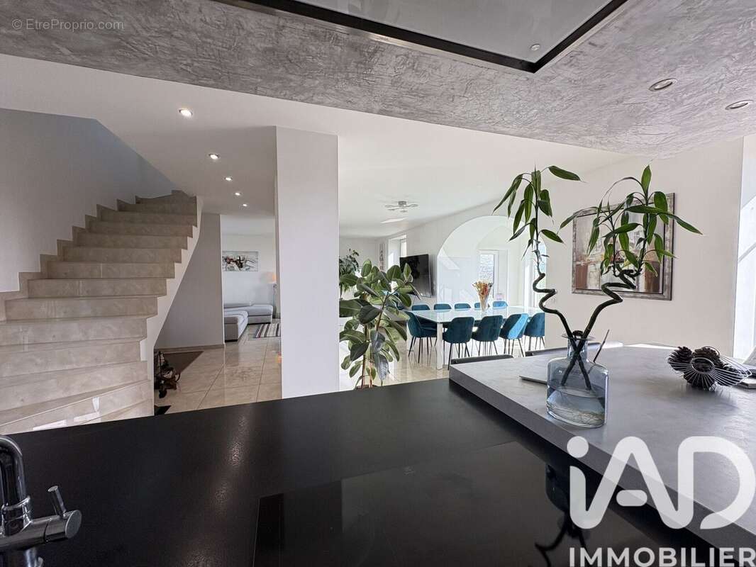Maison 240 m² à Pange  - photo 2