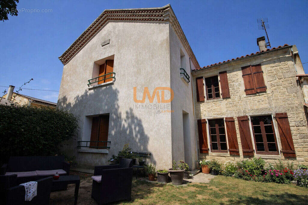 Maison à BAZAUGES