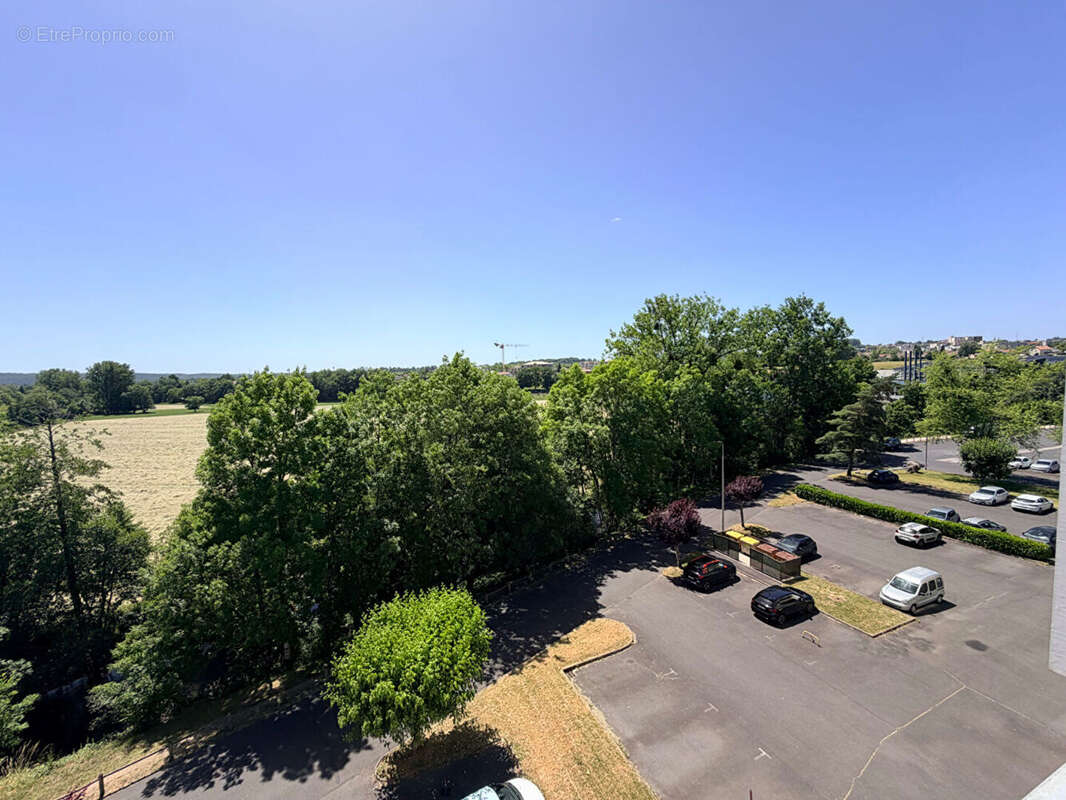 Appartement Aurillac de type 3 au dernier étage avec ascenseur et stationnement - photo 11