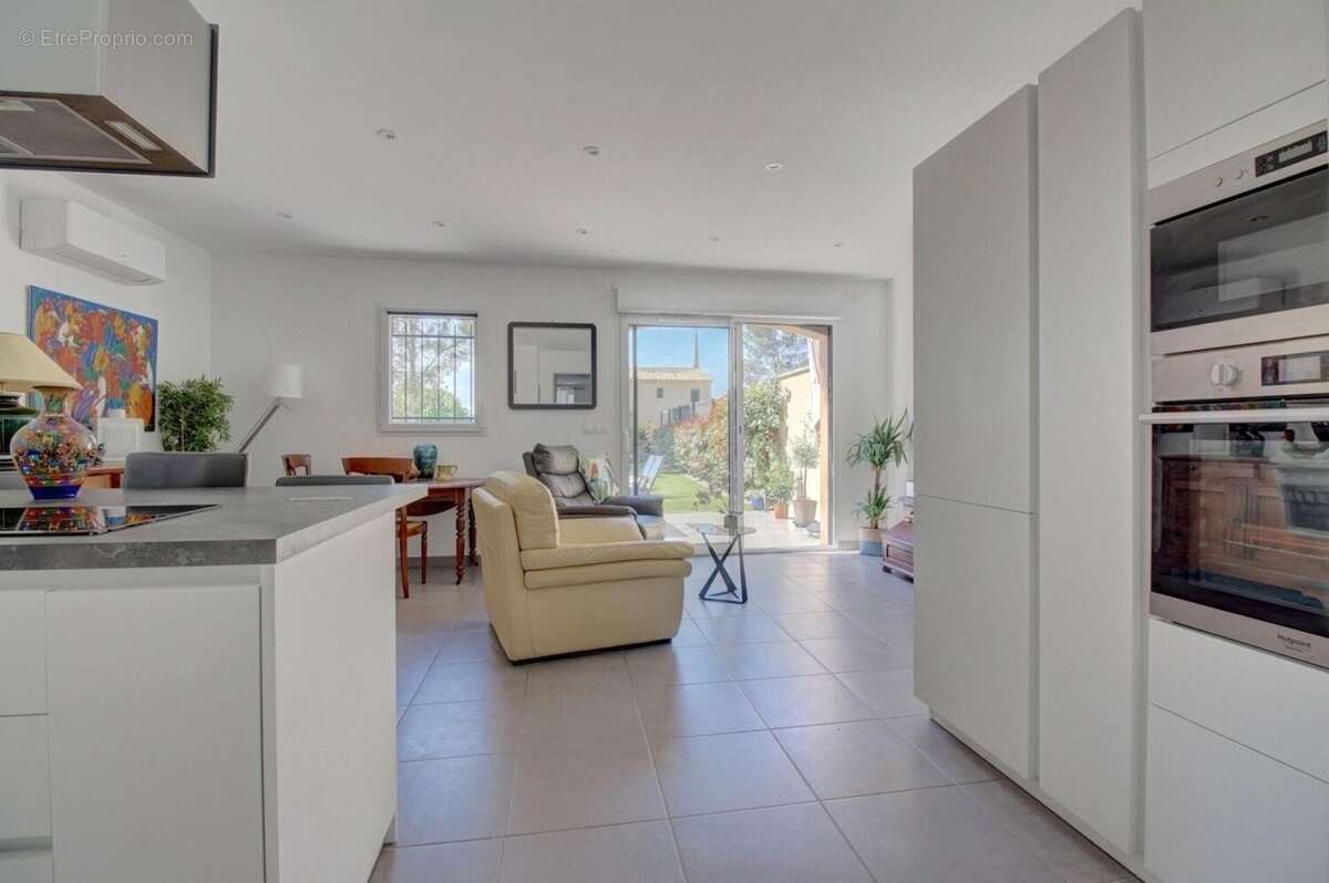 Maison 80 m² à Villelaure  - photo 3