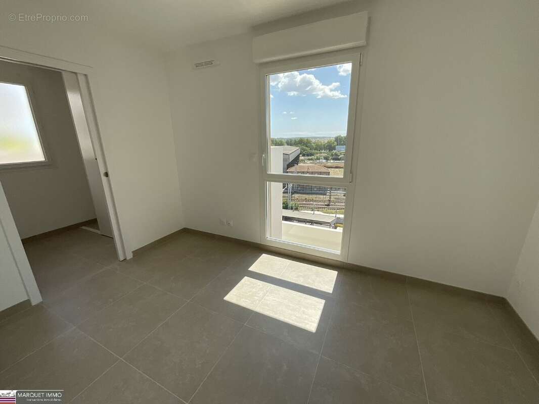 APT T4 offrant 92 m² avec terrasse 20 m² et parking au 7° et dernier étage avec ascenseur... - photo 5