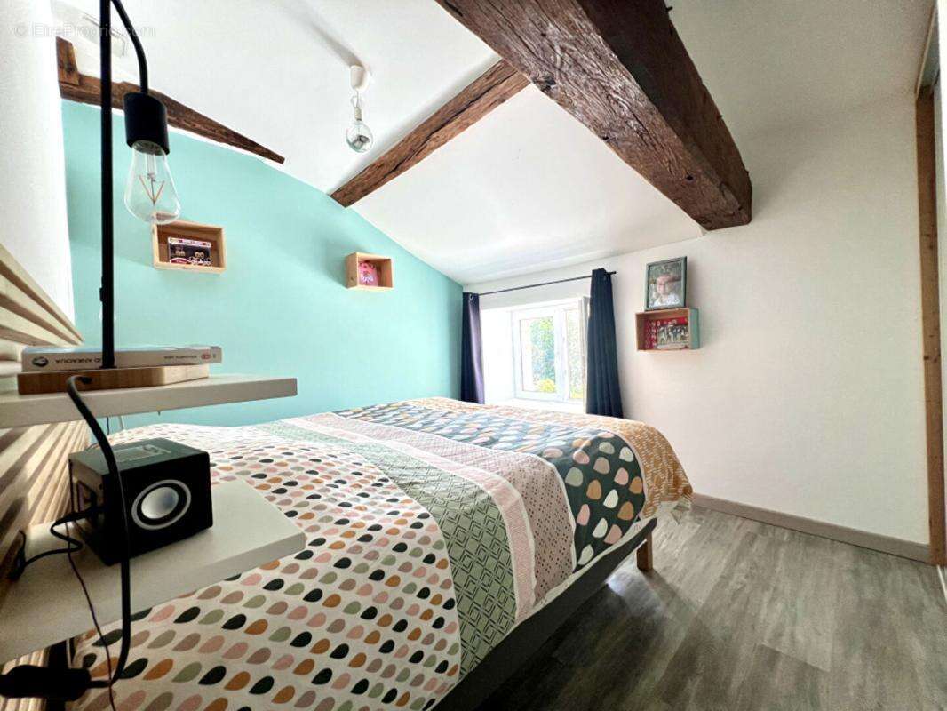 Maison à MONTFAUCON-MONTIGNE