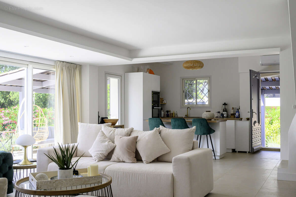 Maison à PLAN-DE-LA-TOUR