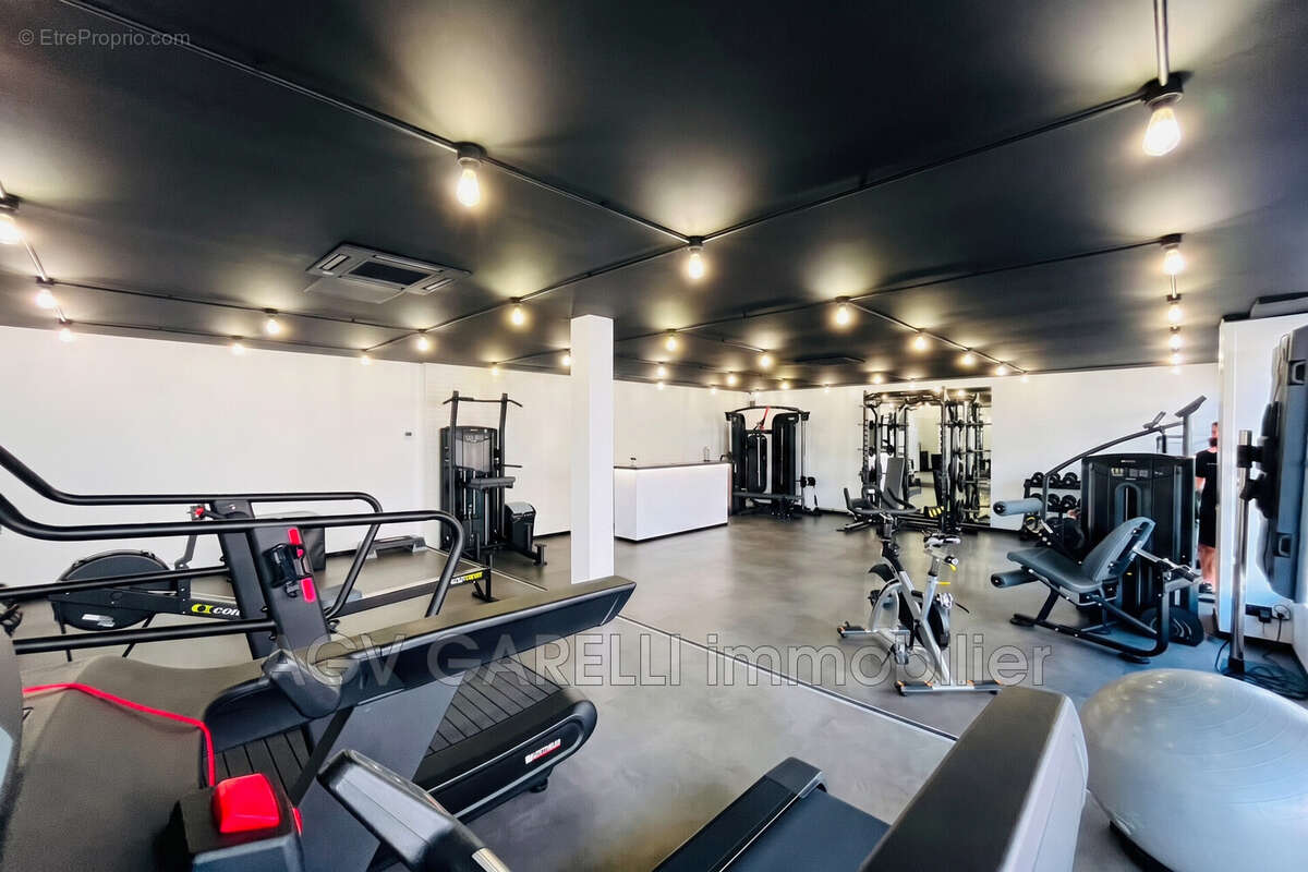 Commerce 157 m² à Sanary-Sur-Mer  - photo 3