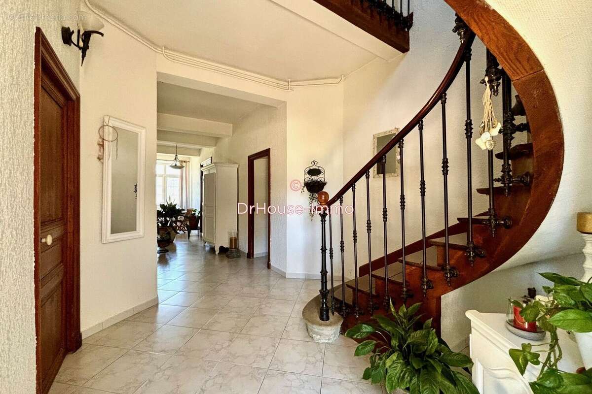 885 m² à Carcassonne  - photo 6