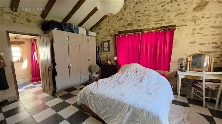 Maison à SAINT-MARTIAL-SUR-ISOP