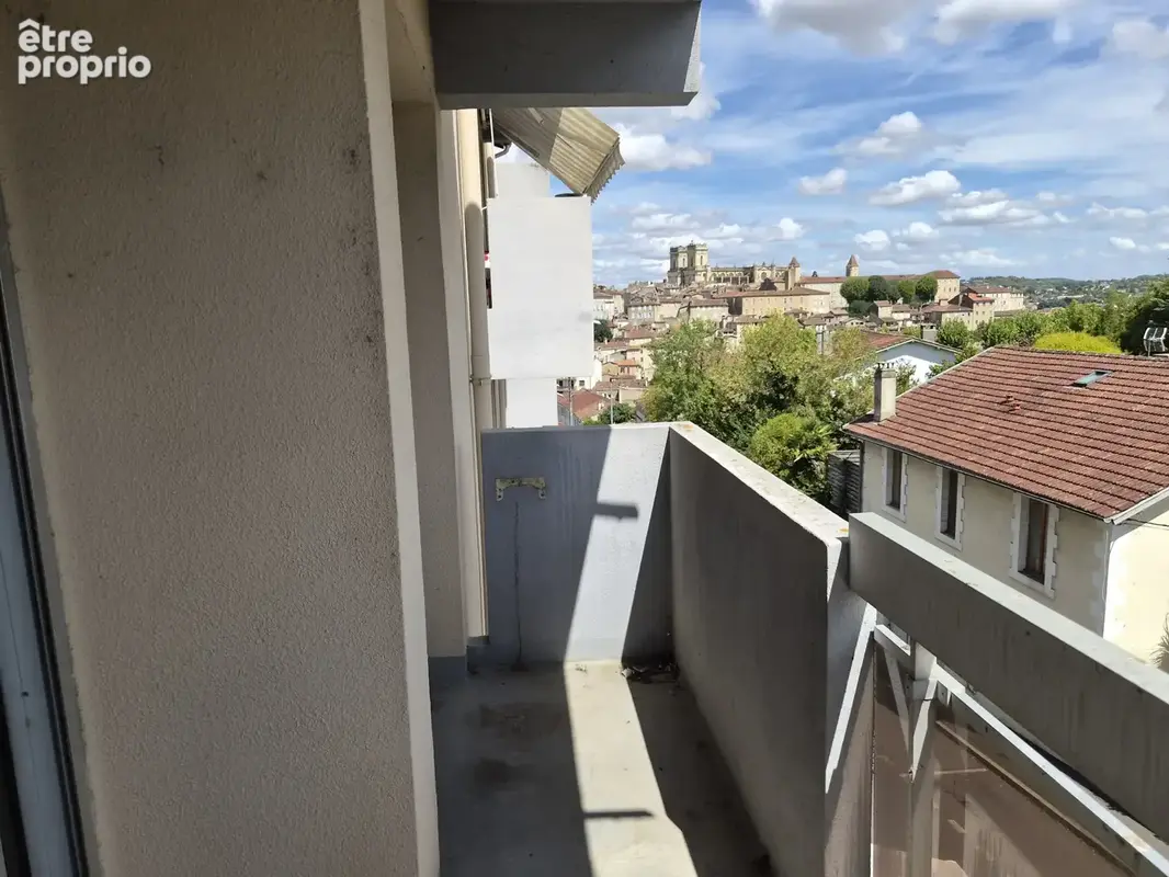 Appartement T3 - 71m2 + balcons, garage et cave - photo 1