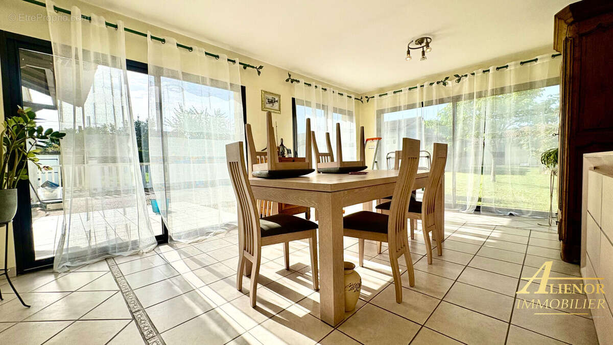 Maison à COULOUNIEIX-CHAMIERS