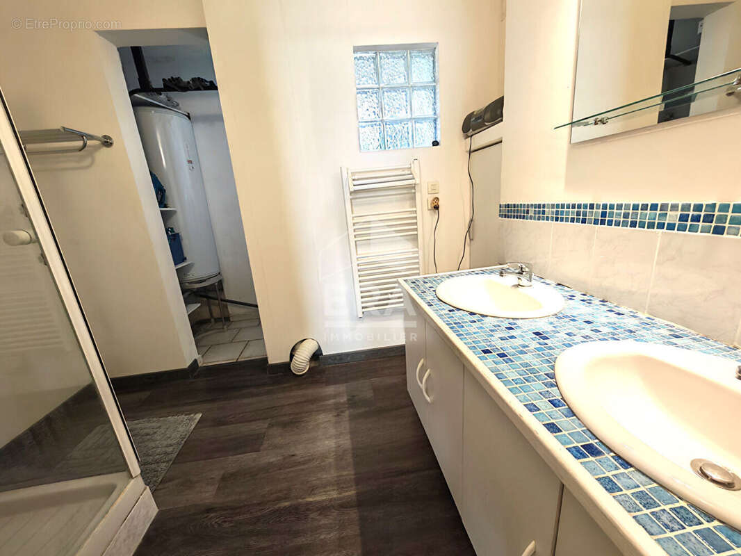 Appartement à MARSEILLE-5E