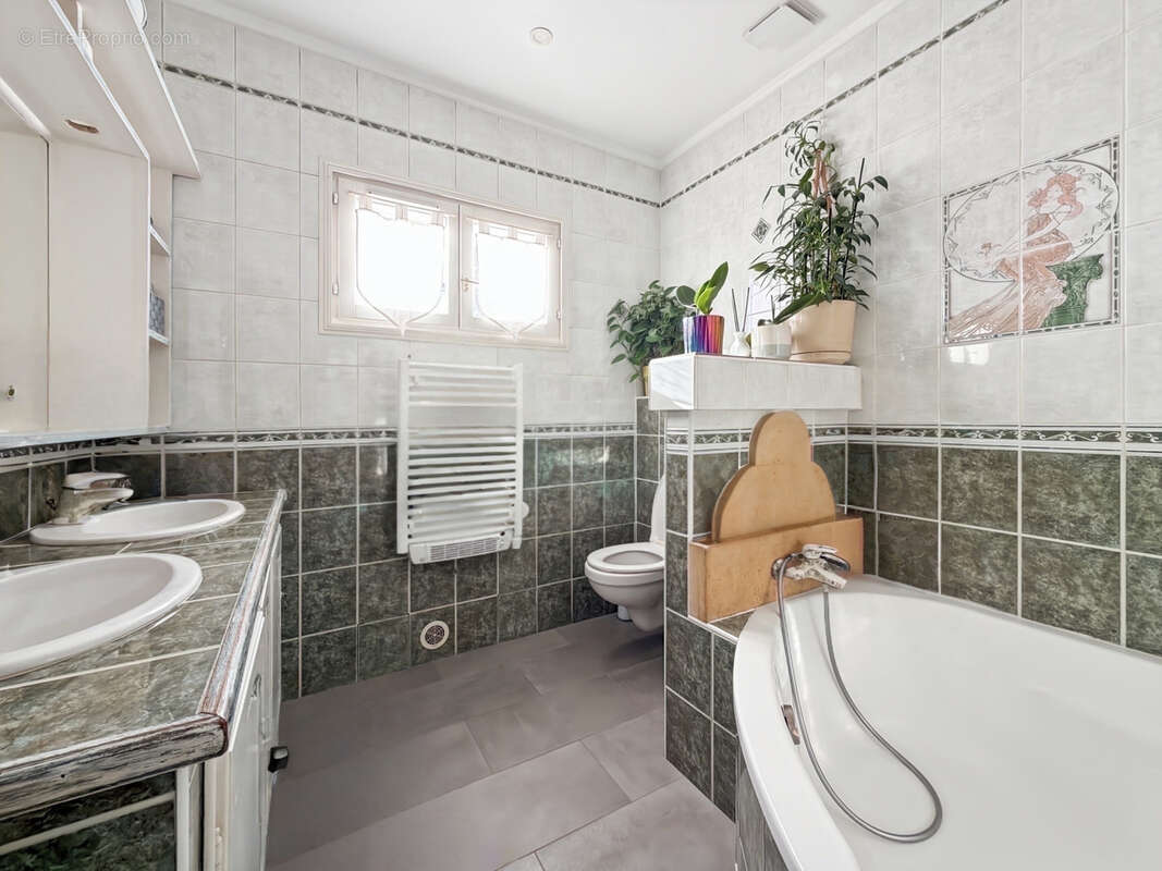 Charmante maison familiale de 100 m2 avec dépendance et grand jardin   Ambérieux-d’Azergues (69480) limite Ans - photo 11