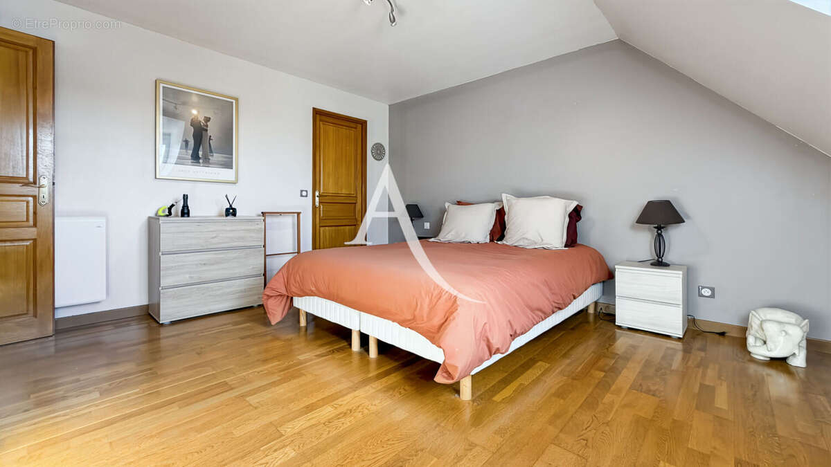 Maison à LE PERRAY-EN-YVELINES