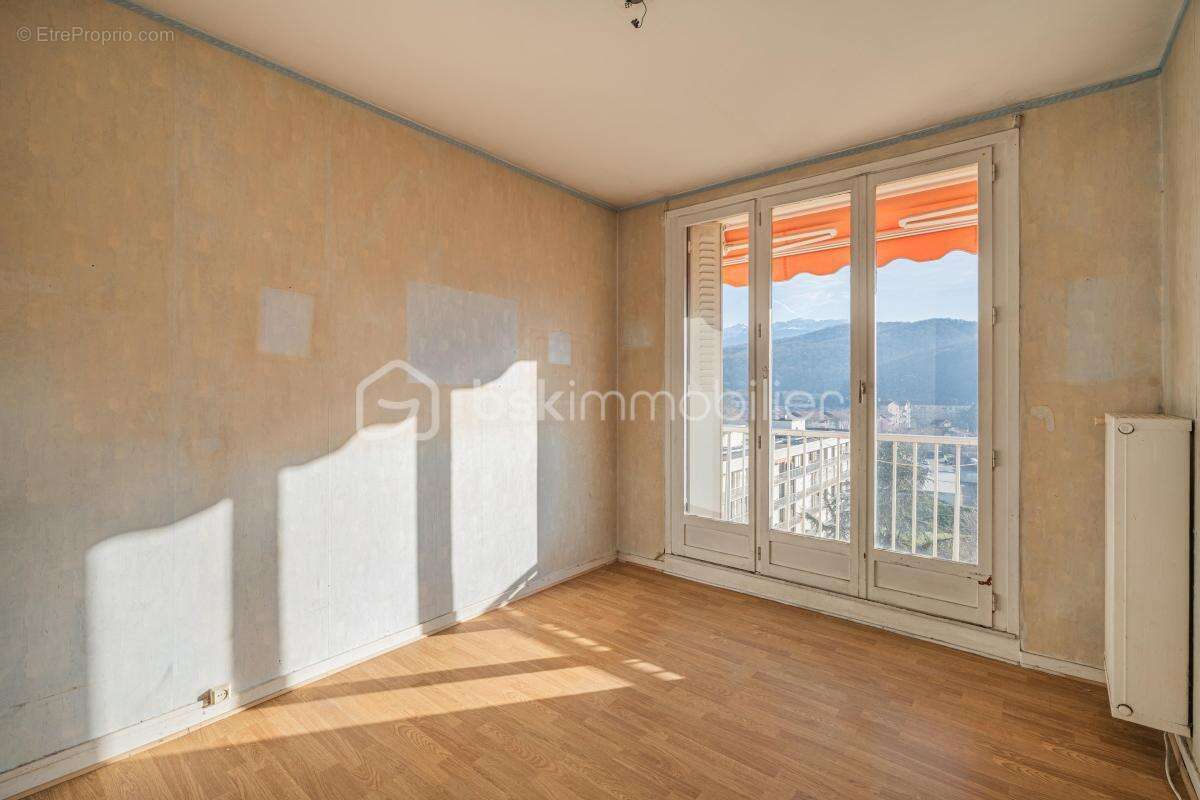 Appartement à LE PONT-DE-CLAIX