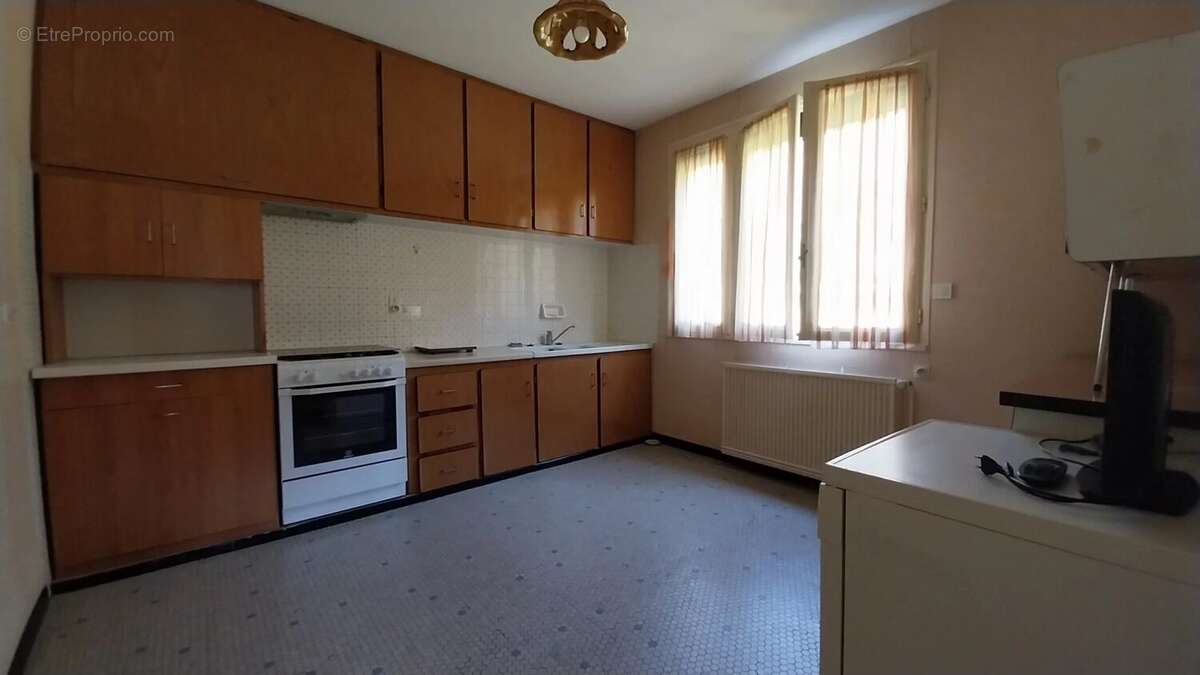 Maison à SAINT-MARTIN-LAGUEPIE