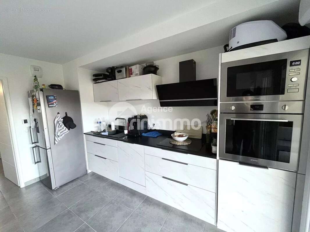 Appartement à CHATEAUNEUF-VILLEVIEILLE