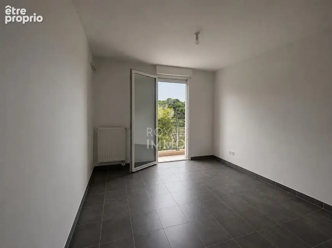 Toulon ouest   t2 de 43 m2 au dernier étage avec terrasse et garage - photo 5