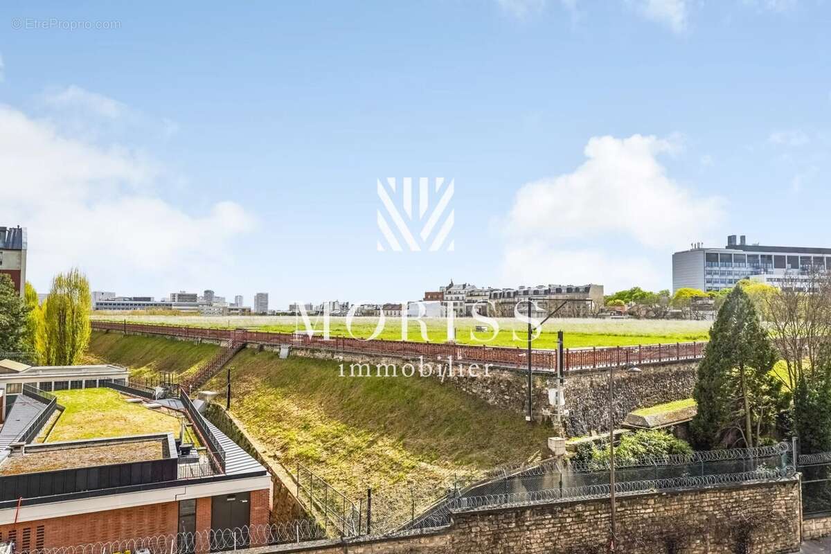 Appartement à PARIS-14E