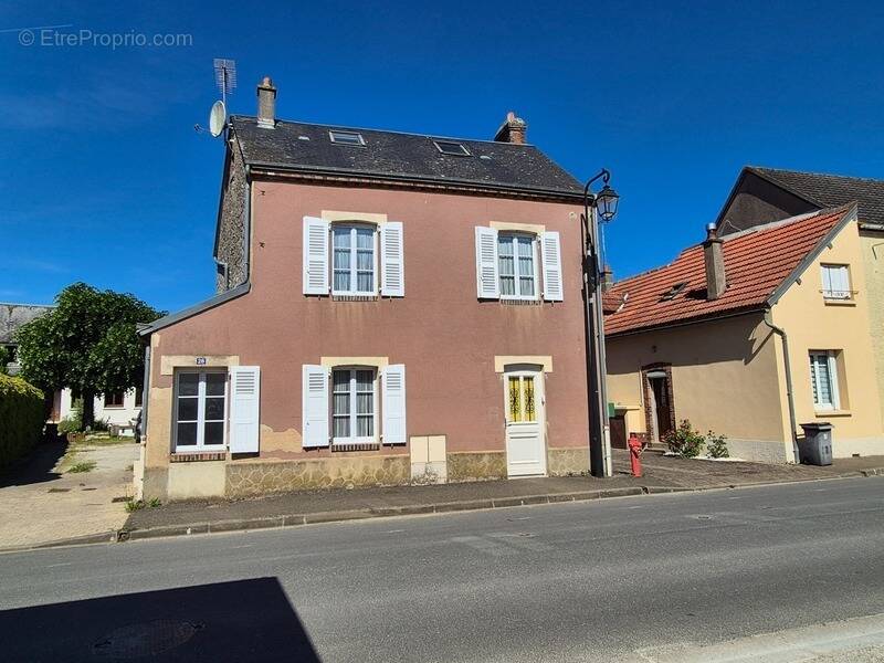 Maison à PRUNAY-LE-GILLON