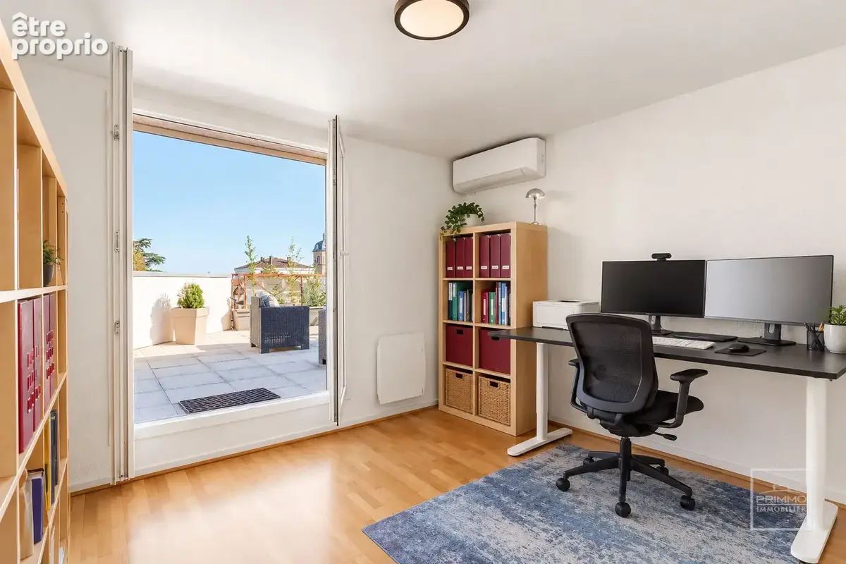 Toit-terrasse en duplex sur Saint-Genis-les-Ollières, 4 chambres, garage, parking, cave. - photo 6