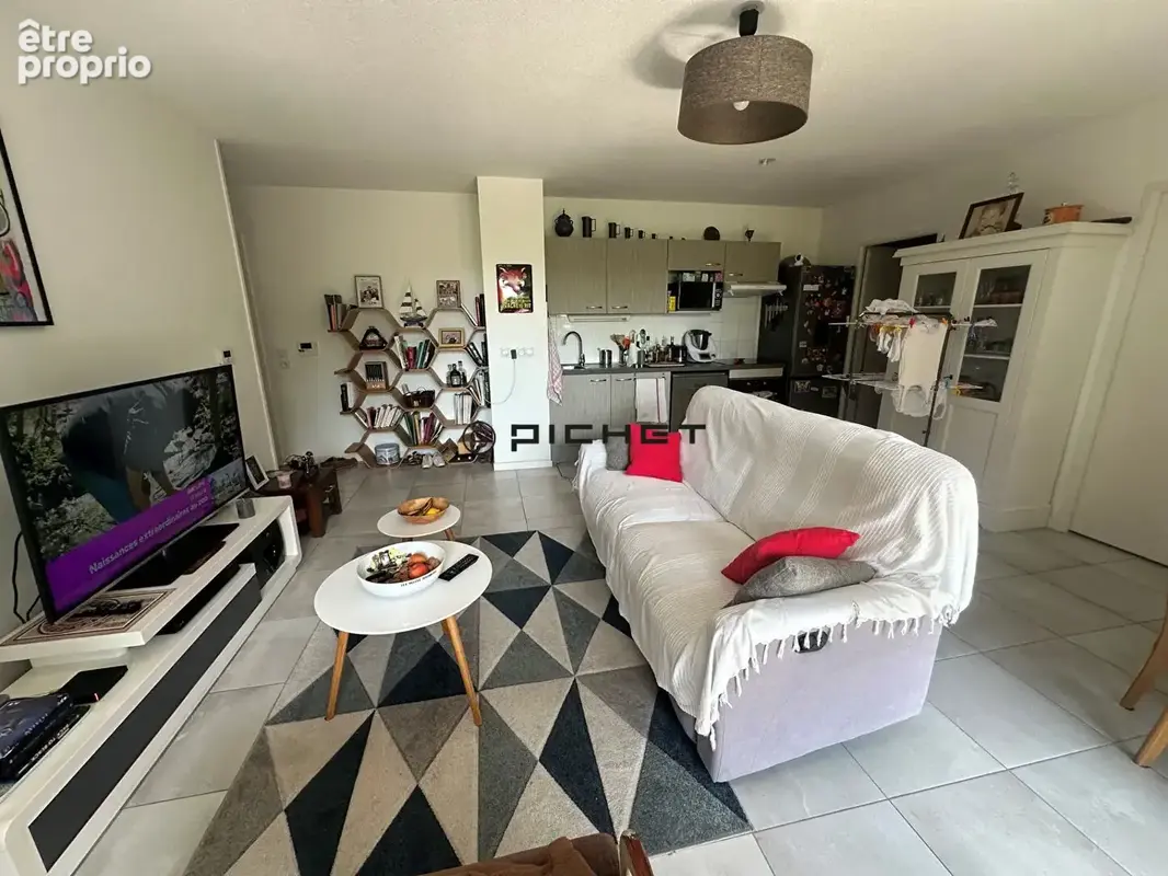 À Vendre Superbe Appartement T4 avec Grande Terrasse  cellier et parkings - photo 3