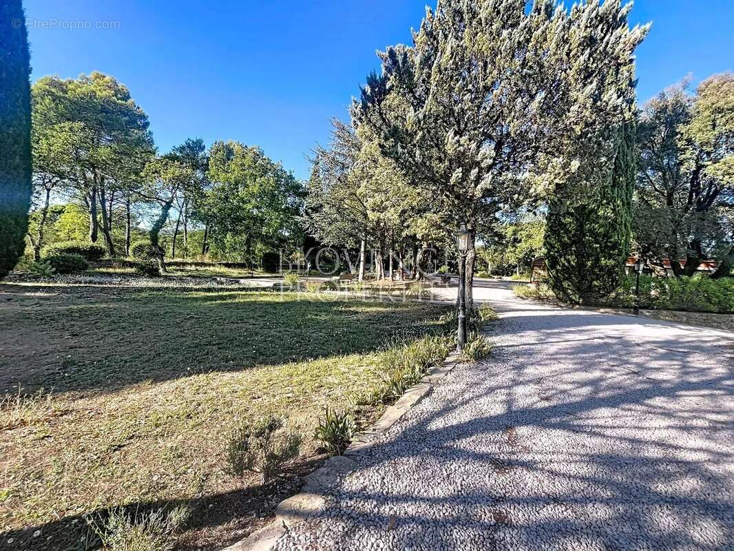 Maison à BESSE-SUR-ISSOLE