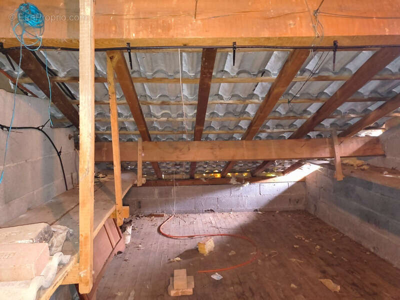 Dpt Haute Garonne (31), à vendre VILLENEUVE LECUSSAN maison à rénover T5 de 107m² habitables + abris voitures sur 730m² de terra - photo 24