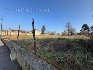 Terrain à CIRY-SALSOGNE