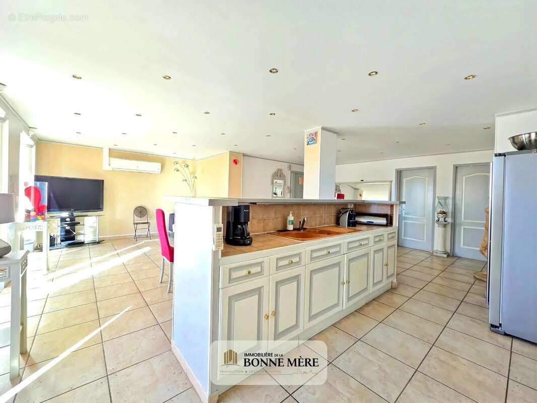 Appartement à MARSEILLE-1E