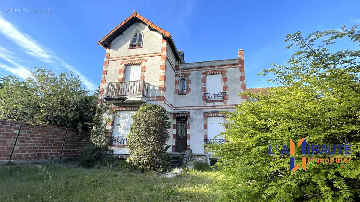 Maison à LE MESNIL-LE-ROI