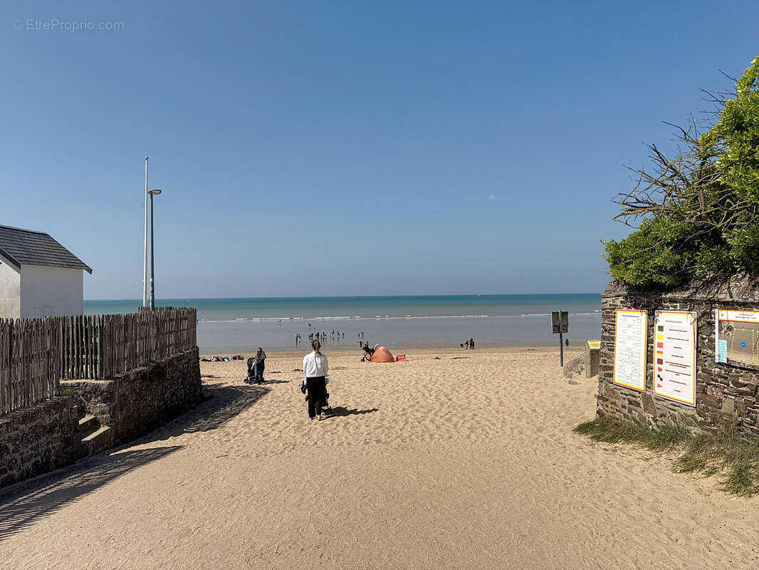 Appartement à CAROLLES