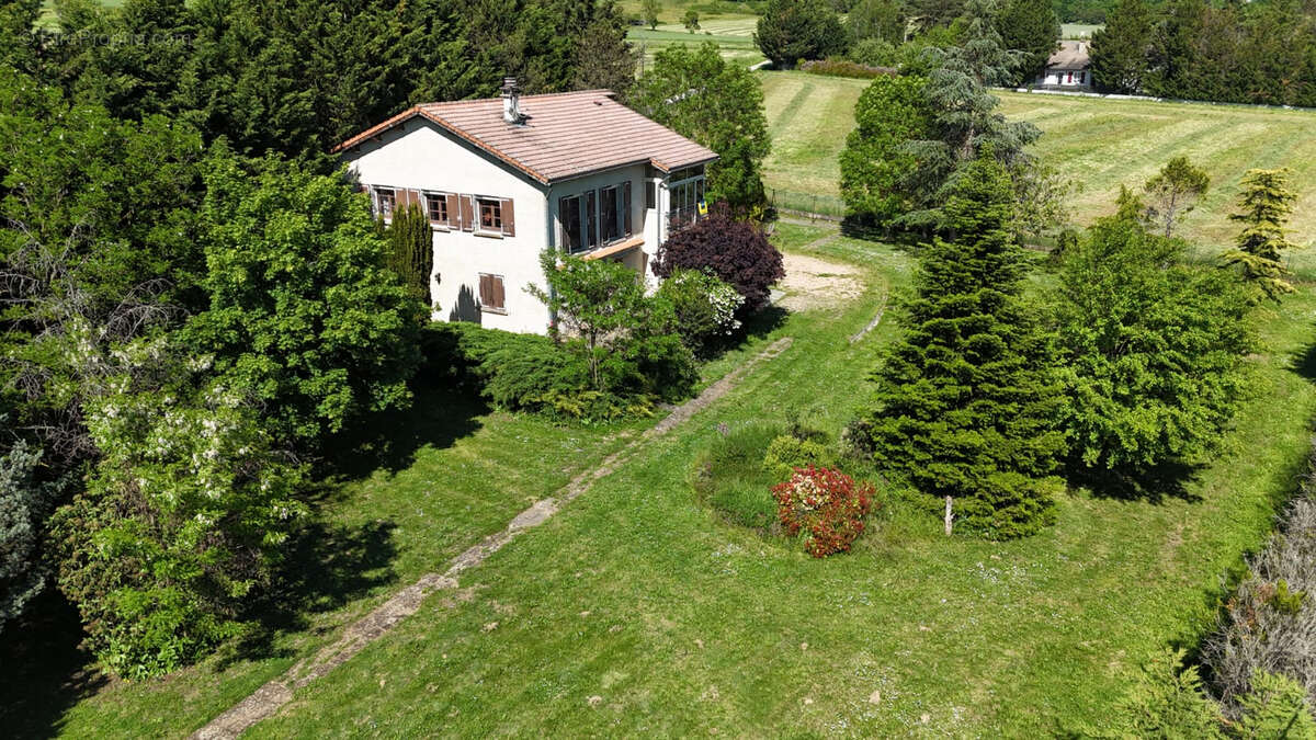 Maison familiale 5 chambres - Terrain de 2 945 m² - photo 12