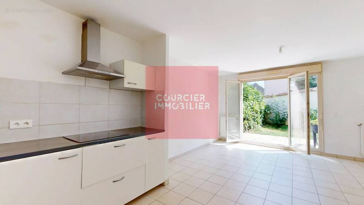 Appartement à LE MESNIL-SAINT-DENIS
