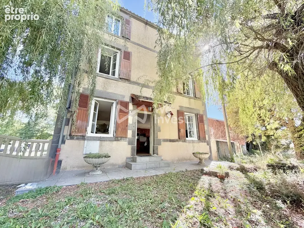 Maison à MARINGUES